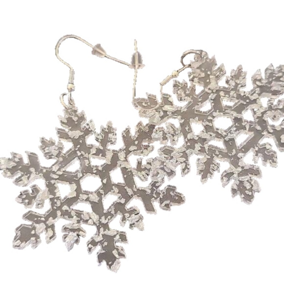 NwT Snowflake acrylic sparkle Dangle Winter Christmas earrings Lightweight - Picture 2 of 5